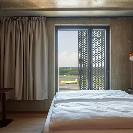 Comfort Helsinki Airport 호텔 반타