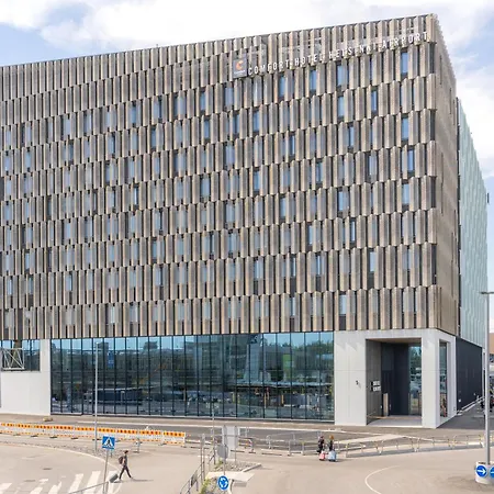 Comfort Helsinki Airport 3* 万塔