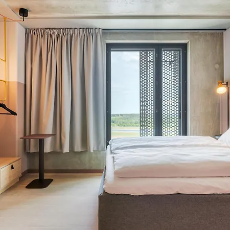 호텔 Comfort Helsinki Airport 3*