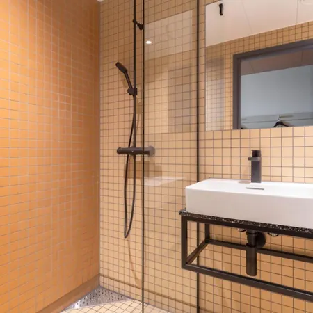 Comfort Helsinki Airport 3* 万塔