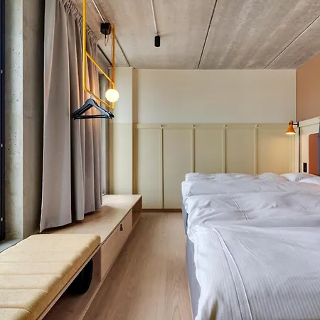 Comfort Helsinki Airport 酒店 万塔