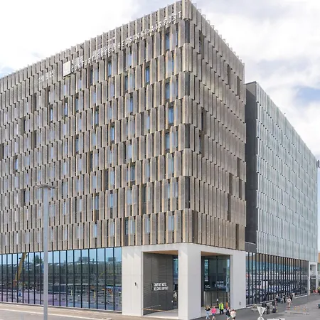 호텔 Comfort Helsinki Airport 3*