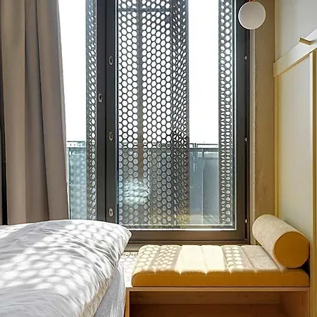 Comfort Helsinki Airport 3* 万塔
