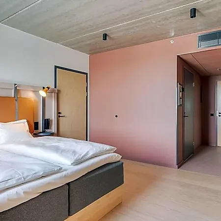 Comfort Helsinki Airport 3* 万塔