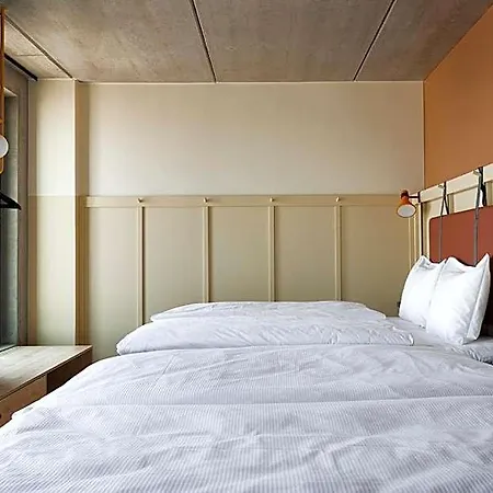 Comfort Helsinki Airport 3* 万塔