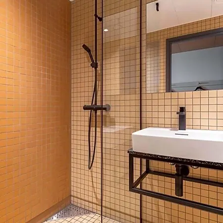 Comfort Helsinki Airport 3* 万塔